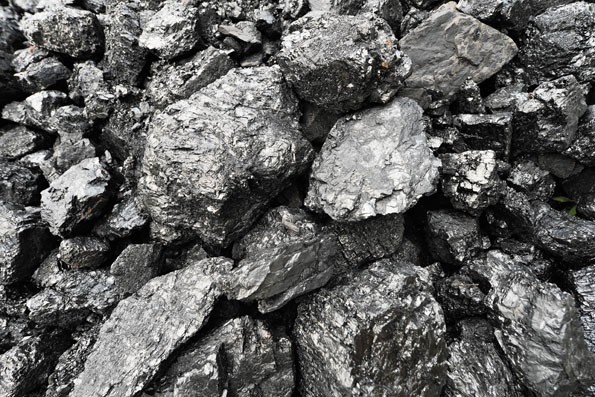Mining machine and trucks